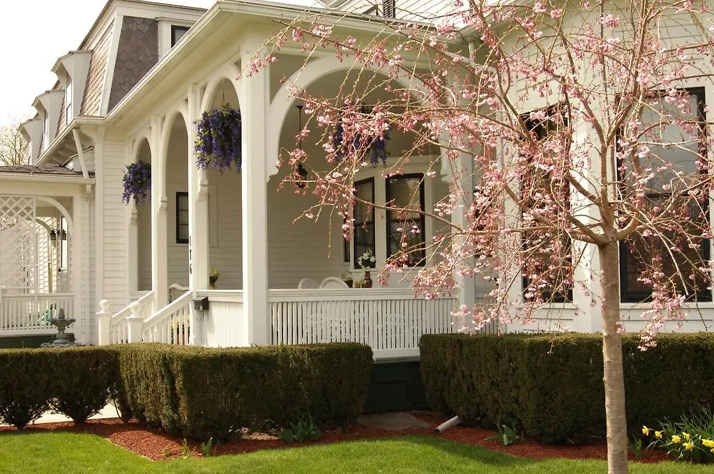 1840 Inn On The Main Bed And Breakfast-1